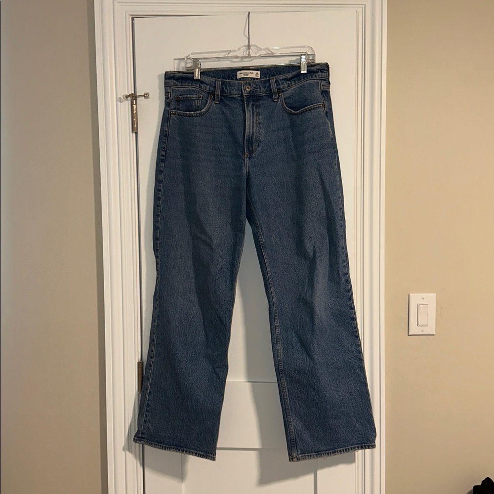 Abercrombie & Fitch Classic Medium Blue Denim Jeans Low Rise Baggy Size 30R